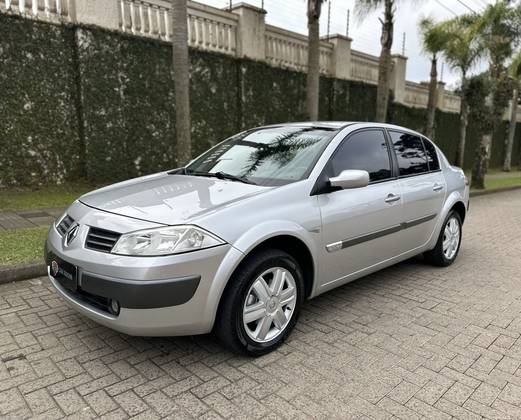 RENAULT MEGANE 2.0 DYNAMIQUE SEDAN 16V GASOLINA 4P AUTOMÁTICO RENAULT MEGANE 2.0 DYNAMIQUE SEDAN 16V GASOLINA 4P AUTOMÁTICO
